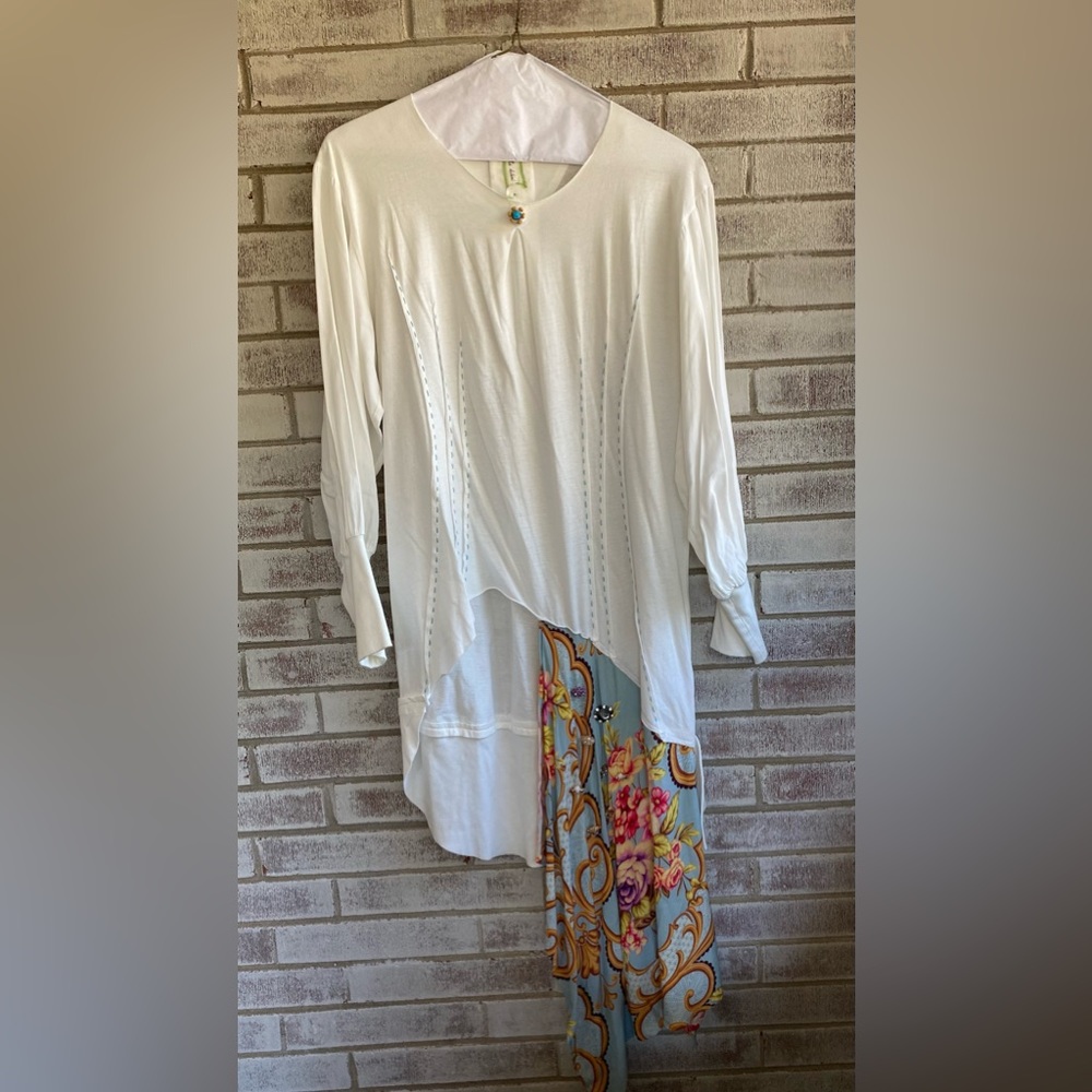 Aratta Silent Journey Button Detail Top - EUC